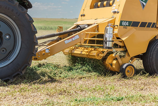 Vermeer 604 Pro G4 Baler