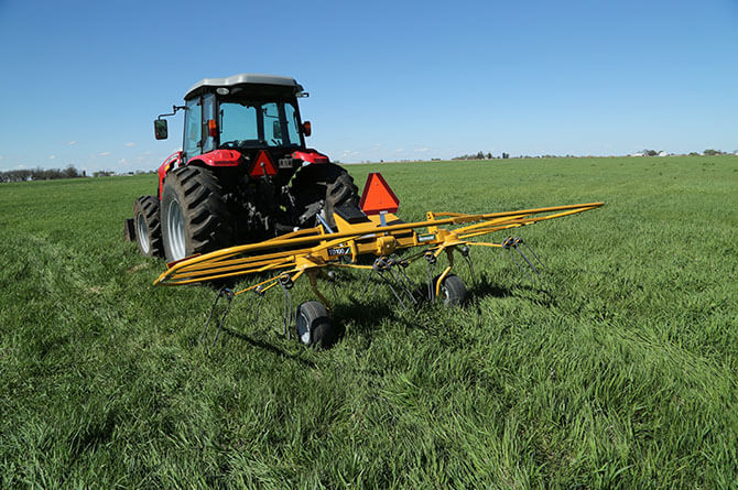 Vermeer TD100 Tedder Vermeer TD100 Tedder