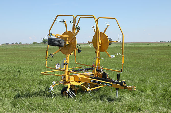Vermeer TE1710 Tedder Vermeer TE1710 Tedder