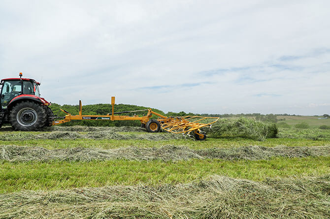 Vermeer TE3310 Tedder Vermeer TE3310 Tedder