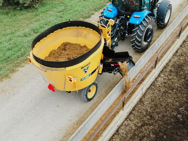 Vermeer VS350 Single-screw Vertical Mixer