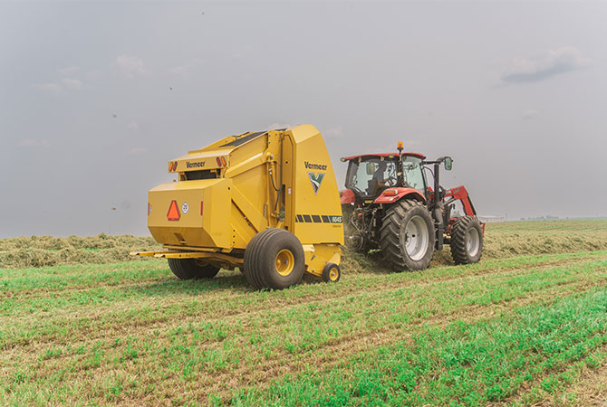Vermeer 604S Signature Baler