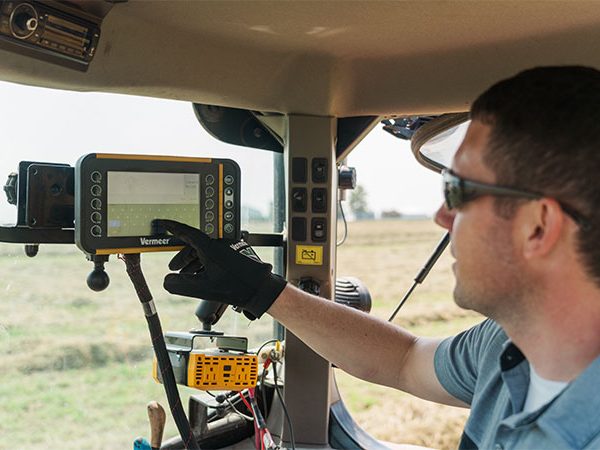 Vermeer 604S Signature Baler