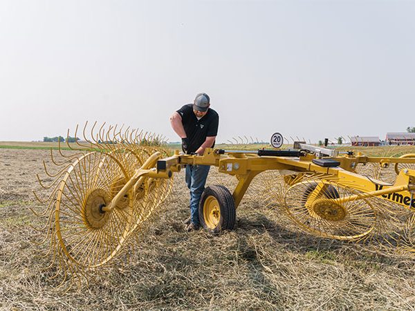 Vermeer VRC1022 Carted Wheel Rake