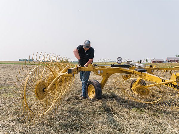 Vermeer VRC1224 Carted Wheel Rake